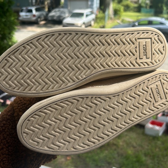 TOMS - Picture 2 of 9